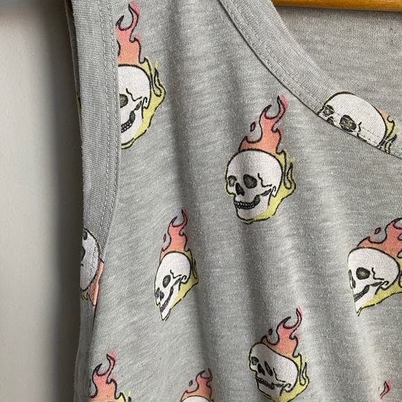 Torrid Women's Pale Green‎ Skull Print Tank Top Size 26 - Picture 3 of 10